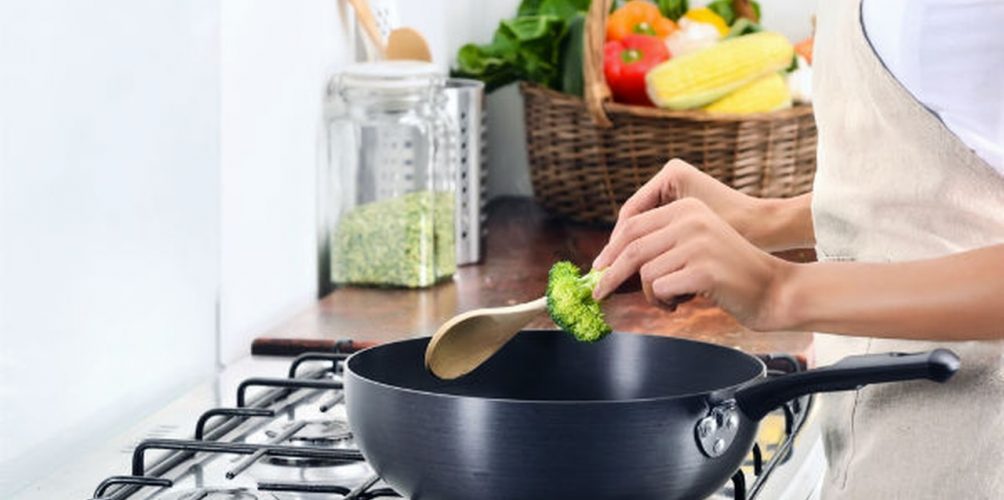 قد تصبح سامة..تجنبوا اعادة تسخين هذه الاطعمة!