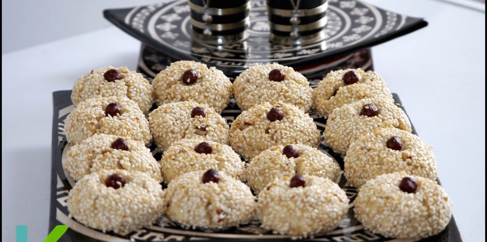 غريبة بالزنجلان والمكسرات اقتصادية وساهلة…اليك الوصفة