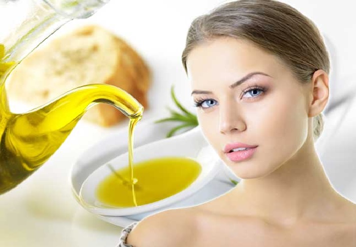 خبراء التجميل ينصحون بوضع زيت الزيتون على الوجه قبل النوم!