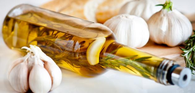 الثوم وزيت الزيتون.. وصفة سهلة لعلاج تساقط الشعر