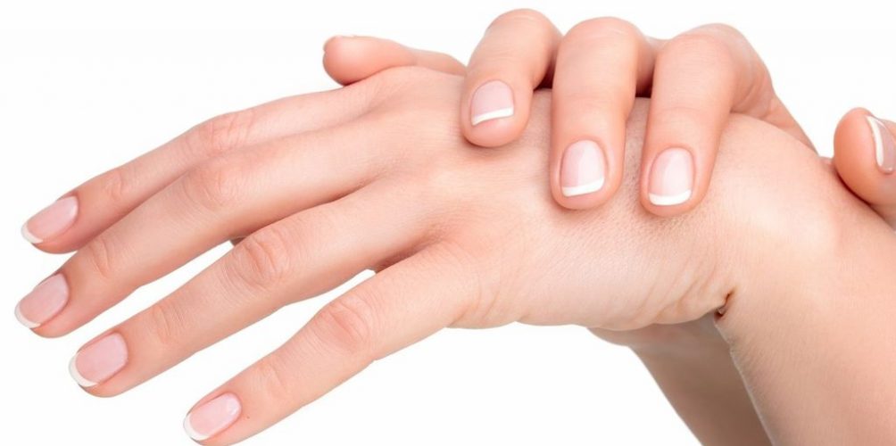 لتبييض اليدين.. عليك بمقشر الليمون وجوز الهند!