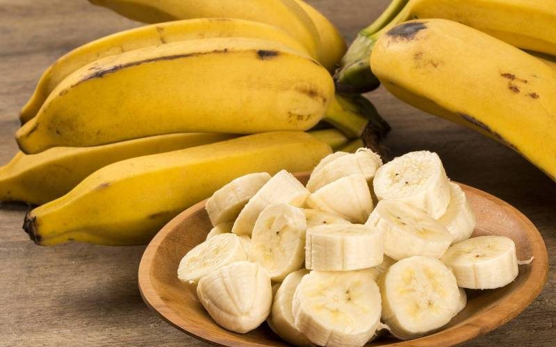 الموز ذو البقع البنية.. علاج لاثار الحبوب على الوجه!