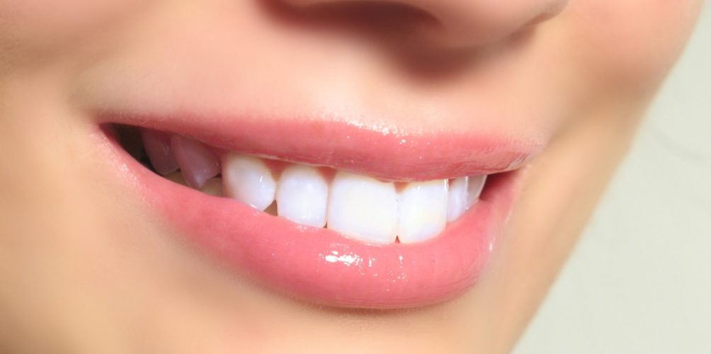 مرطب شفاه بمكونات طبيعية يحمي شفتيك من التشقق!