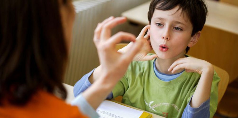 تأتأة طفلك.. متى تكون طبيعية؟!