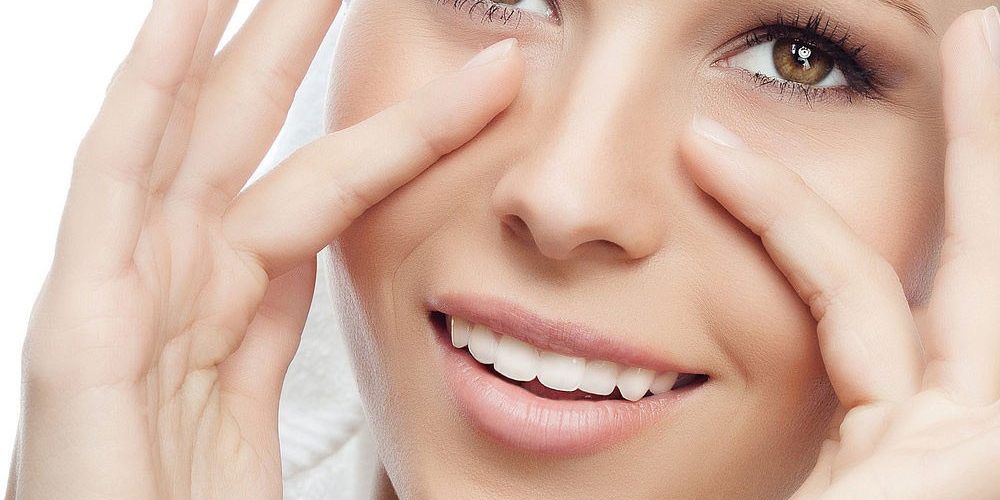 طريقة سهلة و سريعة للتخلص من الهالات السوداء والخطوط الرفيعة حول العين