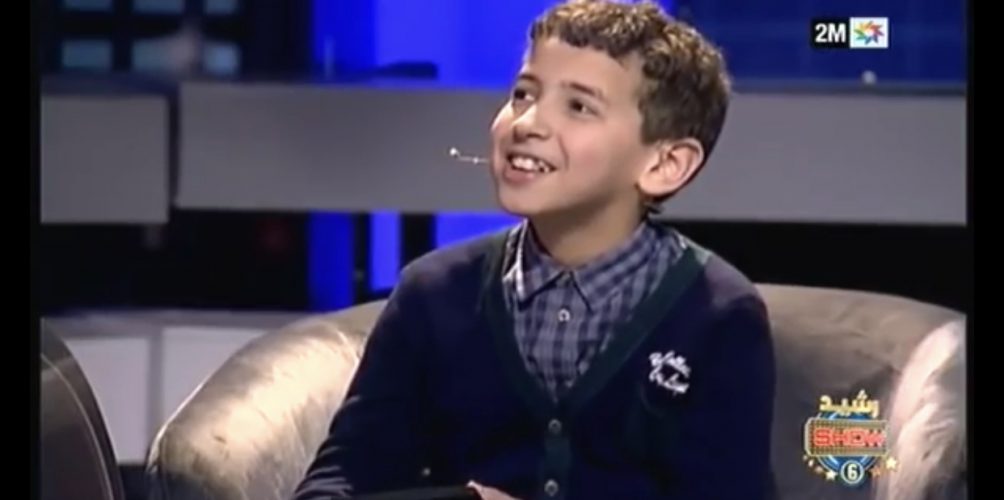 بعد الإجماع على ذكائه.. أصغر مبرمج مغربي يشعل برنامج « رشيد شو » بروحه المرحة (فيديو)