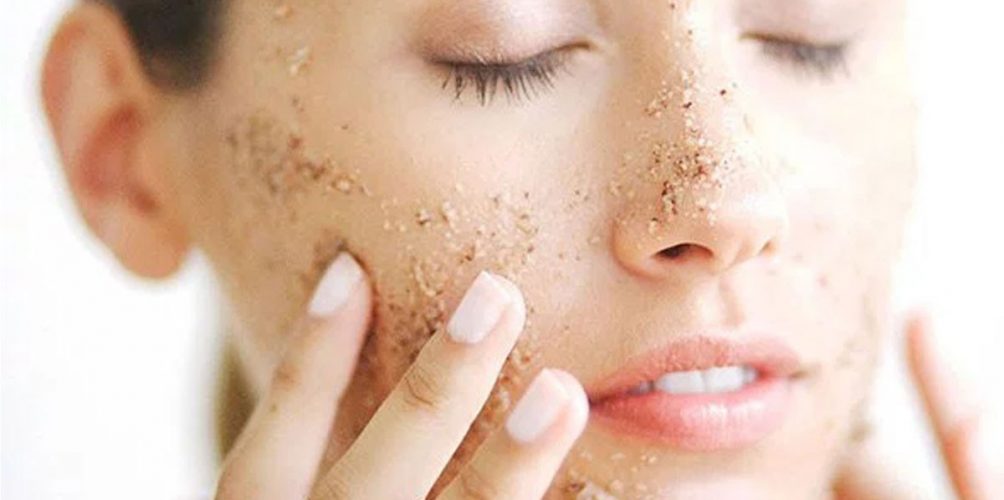 مقشر طبيعي لتنظيف البشرة بعمق