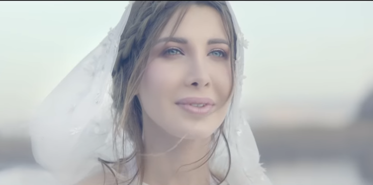 في عيد الحب.. نانسي عجرم تهدي زوجها أغنية رومانسية (فيديو)
