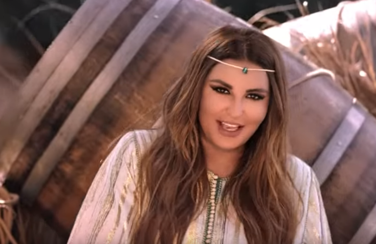 بعد « الله من عيونك ».. شذى حسون تعود بـ » واعر » (فيديو)