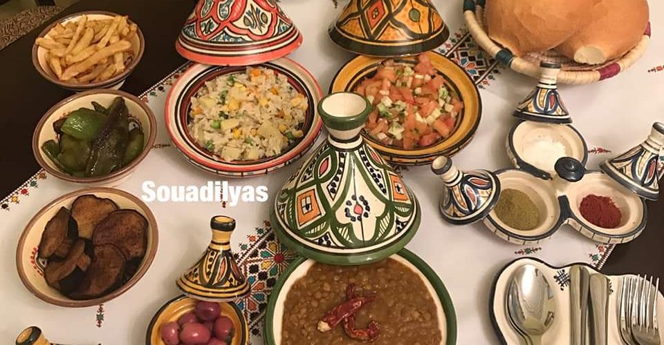 طاولة الأكل.. أفكار لتزيين وترتيب الأطباق (صور)