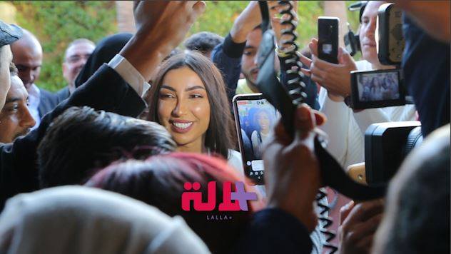 في حفل بالبيضاء.. معجبون فرحانين بدنيا بطمة (فيديو)