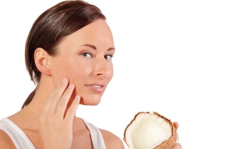 لبشرة رطبة.. حليب جوز الهند وزيت الزيتون