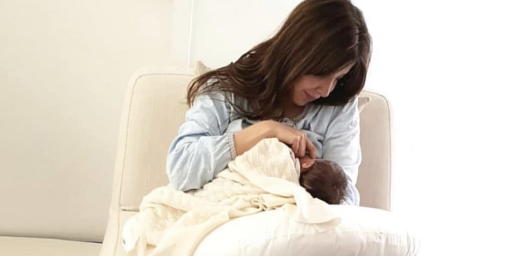 نانسي عجرم هي الأخرى.. نجمات إخترن الرضاعة الطبيعية