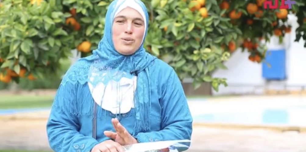 توفي أزواجهن.. نساء من سيدي بنور اشتغلن في الفلاحة ونجحن! (فيديو)