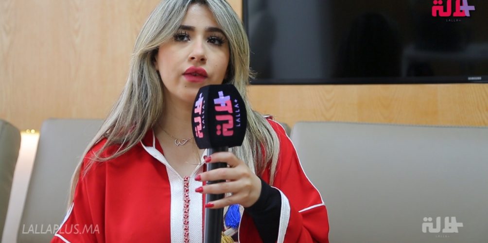 المصممة مريم بومزيل: السيدة خاصها تزعم في الألوان والجلابة اليوم تطورات (فيديو)