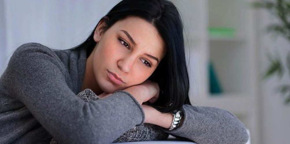 من بينها العزلة والخوف.. أعراض الاضطرابات النفسية