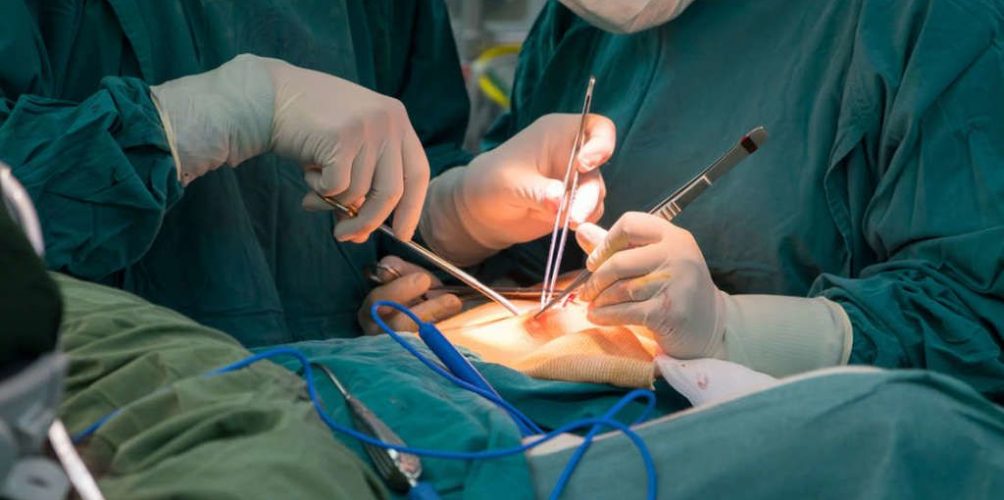 نجاح أول عملية جراحية في العالم لزراعة كبد ورئتين في آن واحد لطفل