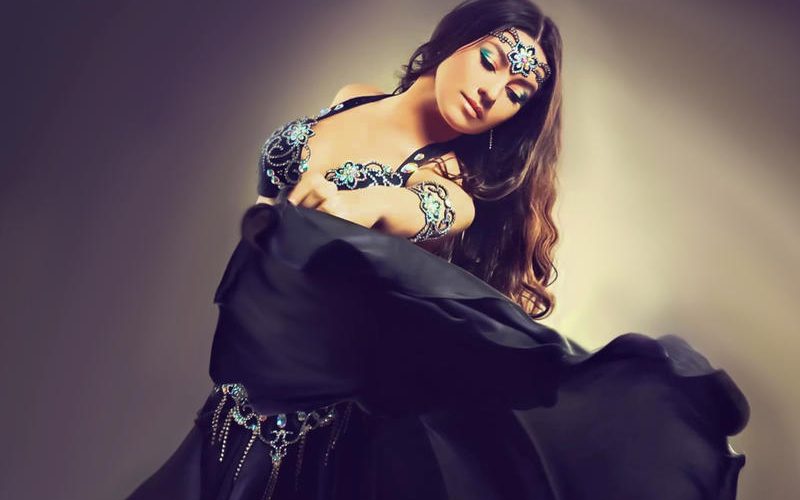 الرقص الشرقي.. أشهر الفنانات اللواتي لفتن الانتباه