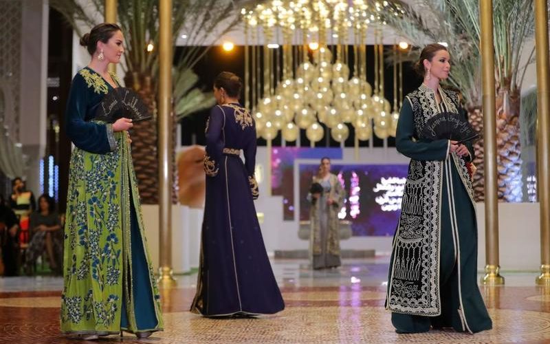 القفطان المغربي في أبو ظبي.. عرض حصري للأزياء المغربية (صور)