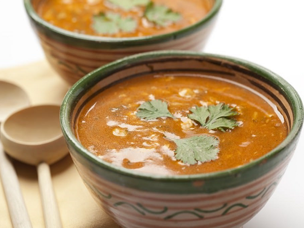 الحريرة/ القطايف/ فتوش.. أكلات تزين موائد الإفطار العربية في رمضان