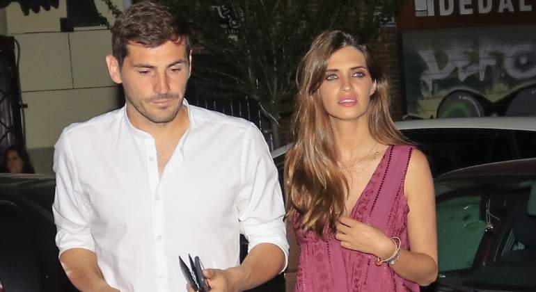 بعد أزمته القلبية المفاجئة.. زوجة كاسياس تكافح السرطان