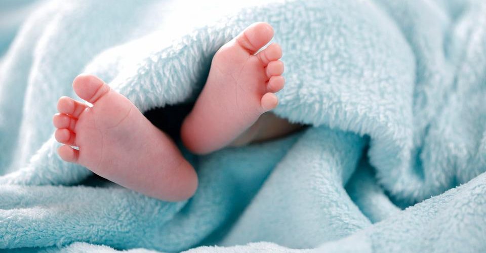 حادثة غريبة.. زوجان نسيا رضيعهما في سيارة أجرة