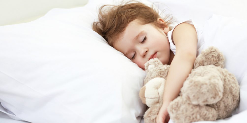 لتزيدي من ذكائه.. دعي طفلك ينام في النهار!