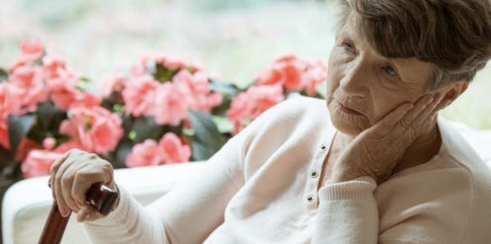 لهذا السبب النساء أكثر عرضة للإصابة بالزهايمر!