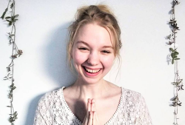 لمدة سنتين.. شابة تتوقف عن استخدام المنتجات الخاصة بتنظيف الشعر