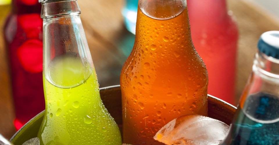 علماء يؤكدون: الإكثار من تناول المشروبات السكرية يزيد خطر الإصابة بالسرطان