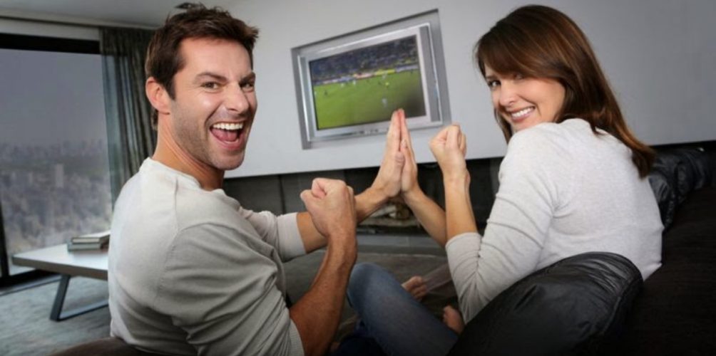 تساهم في خفض ضغط الدم وتحسين المزاج.. لهذا ينصح بمشاهدة كرة القدم