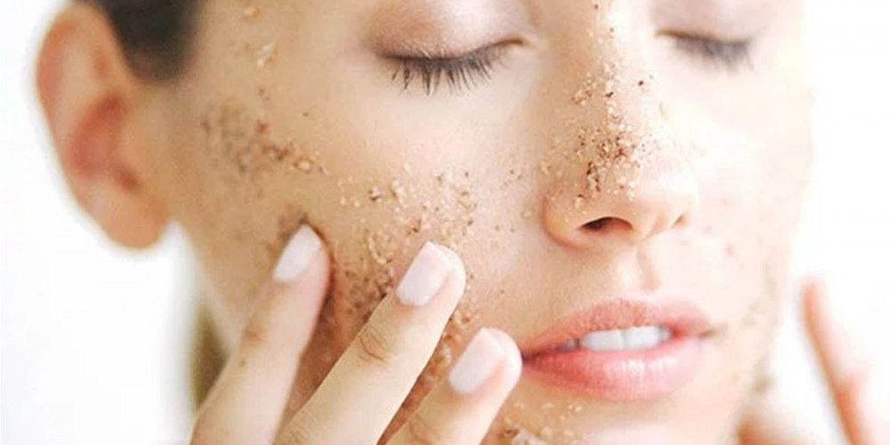 يؤخر ظهور التجاعيد.. مقشر جوز الهند للعناية بالبشرة