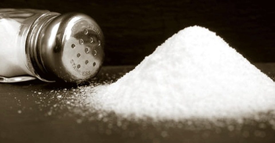 اتباع نظام غذائي غني بالملح يؤثر على دماغك!