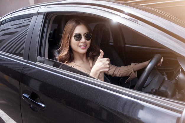 دراسة: النساء يتفوقن على الرجال في قيادة السيارة!