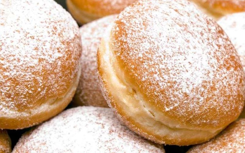 له ضرر على المرأة تحديدًا.. مخاطر تناول السكر والخبز الأبيض