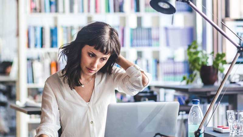 صحة جيدة وعمر أطول.. العمل يحمي المرأة من الأمراض