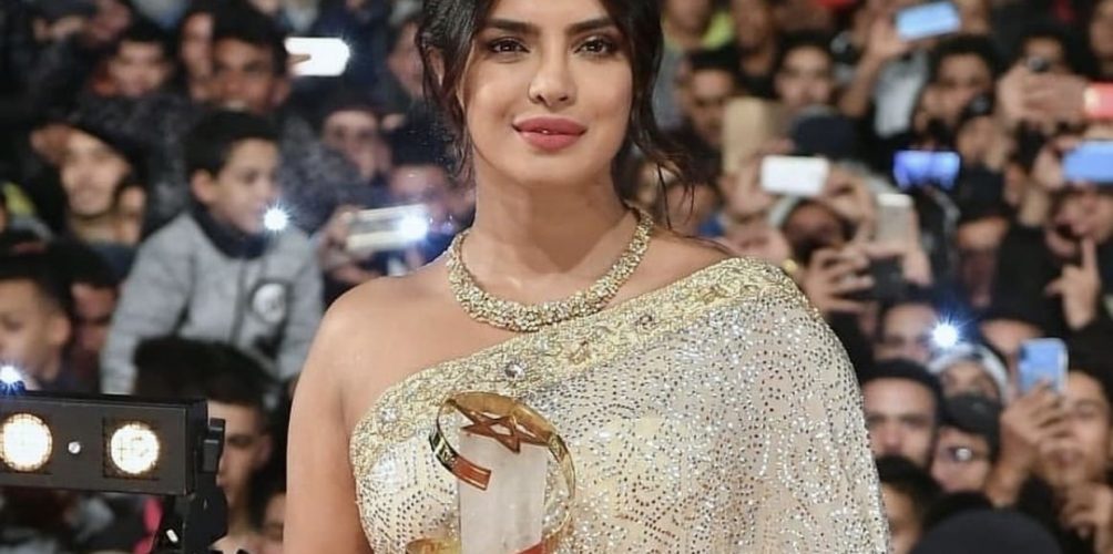 عبرت عن امتنانها وشكرها.. تكريم بريانكا تشوبرا في ساحة الفنا في مراكش (صور)