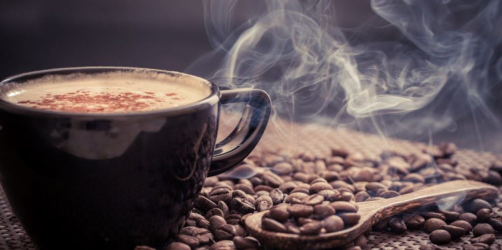 علماء: بدء اليوم بشرب القهوة عادة جيدة