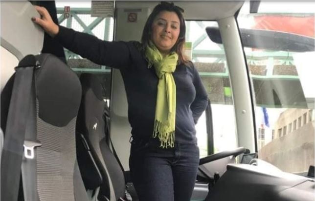 لتربية ابنتها.. إلهام نويرة مغربية تقود الحافلات الدولية في بلجيكا