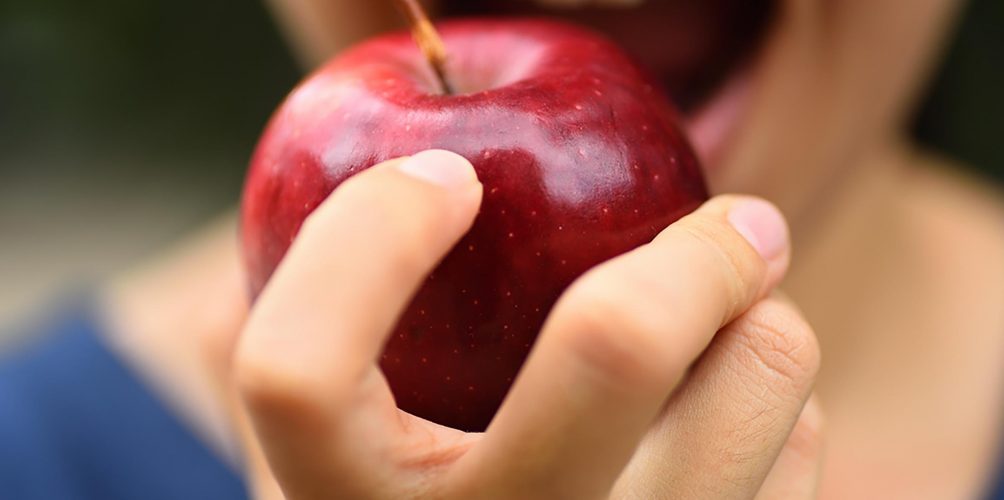 تناول تفاحتين يوميا يقيكم من خطر الإصابة بهذه الأمراض الشائعة