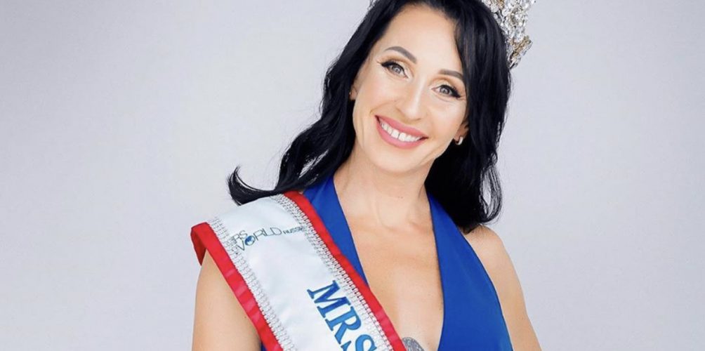 تبلغ من العمر 50 سنة.. روسية تفوز بلقب أجمل جدة في العالم