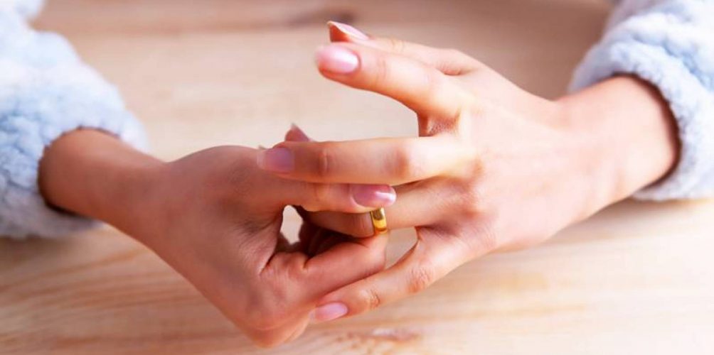 بينها الإدمان والمشاكل الجنسية.. عادات سيئة تدمر العلاقات الزوجية