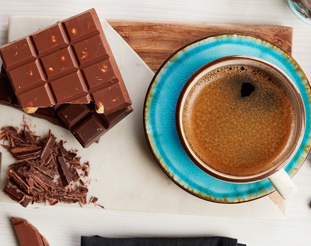 لخسارة الوزن الزائد في 4 أسابيع.. اختصاصي ينصح باتباع ريجيم القهوة والشوكولا الساخنة