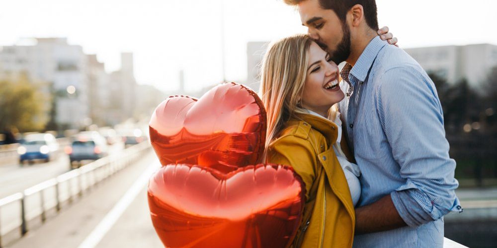 ورد وشوكولاطة وعطور.. هدايا تقدمونها لمن تحبون في عيد الحب