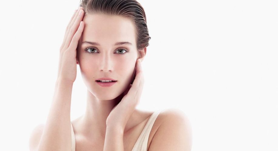 الطحالب لإخفاء حب الشباب