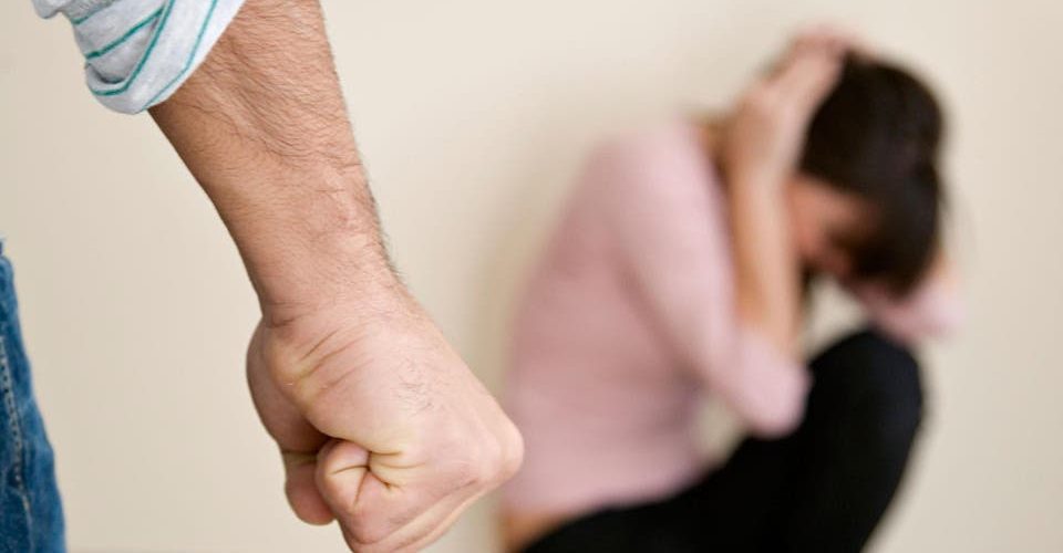 للاستماع والدعم والتوجية.. « كلنا معك » منصة نسائية للتبليغ عن العنف في الحجر الصحي