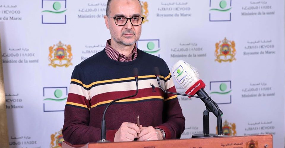 عدد التحليلات المخبرية والسبب وراء ارتداء الكمامات.. اليوبي يجيب عن تساؤلات المواطنين في « حديث مع الصحافة »