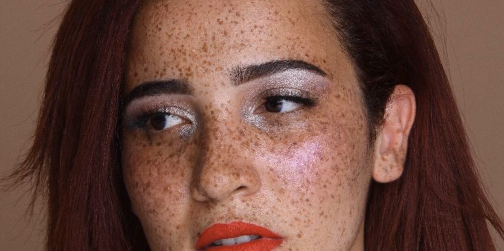 « كَلسو في الدار ».. الفنانة بشرى ELM تغني للمغاربة وتدعوهم للمكوث في منازلهم (فيديو)
