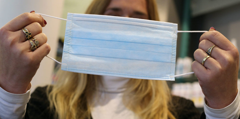 طريقة ارتداءها والتخلص منها.. توجيهات وزارة الصحة حول ارتداء الكمامات