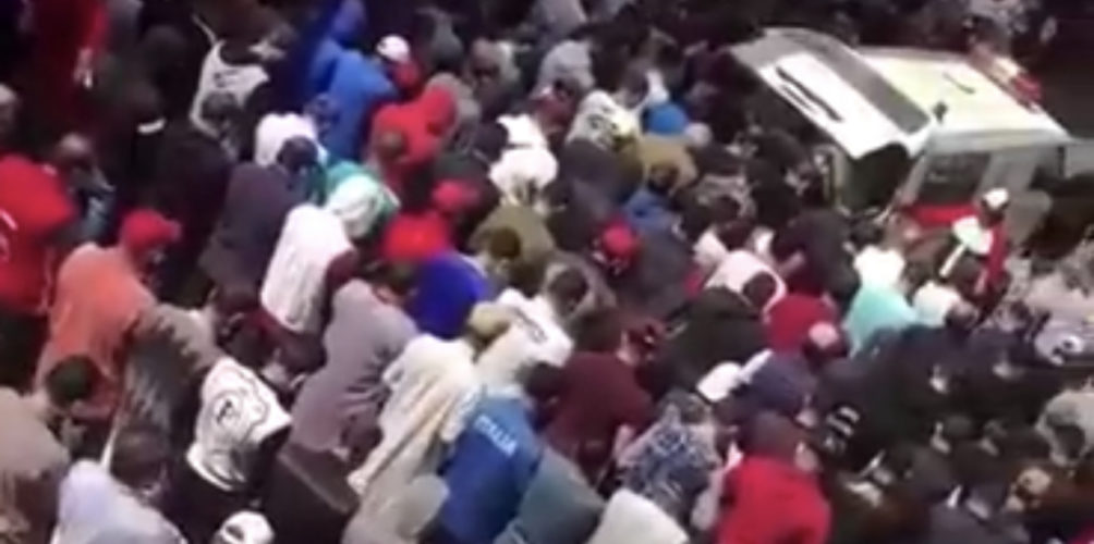 « قلة المسؤولية ».. مغاربة لا يلتزمون بقواعد الحجر الصحي ويعرضون حياتهم وحياة الآخرين إلى الخطر (فيديو)